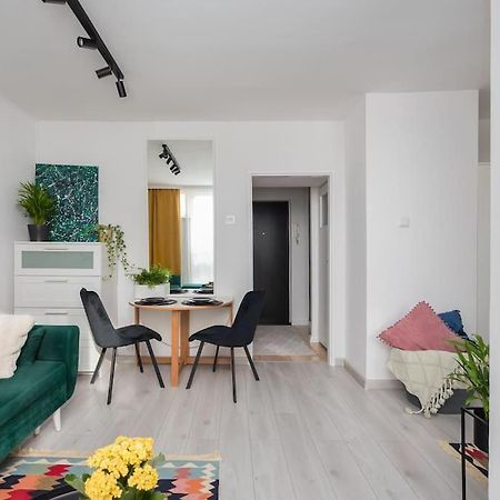 Specious City Center Studio With Park View Varsovie Extérieur photo