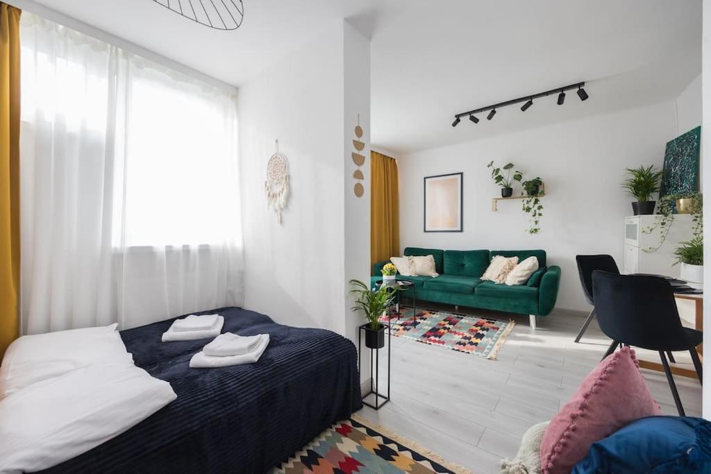 Specious City Center Studio With Park View Varsovie Extérieur photo